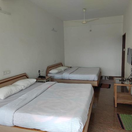 Sabari Residency Hotel วัลปาไร ภายนอก รูปภาพ