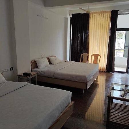 Sabari Residency Hotel วัลปาไร ภายนอก รูปภาพ
