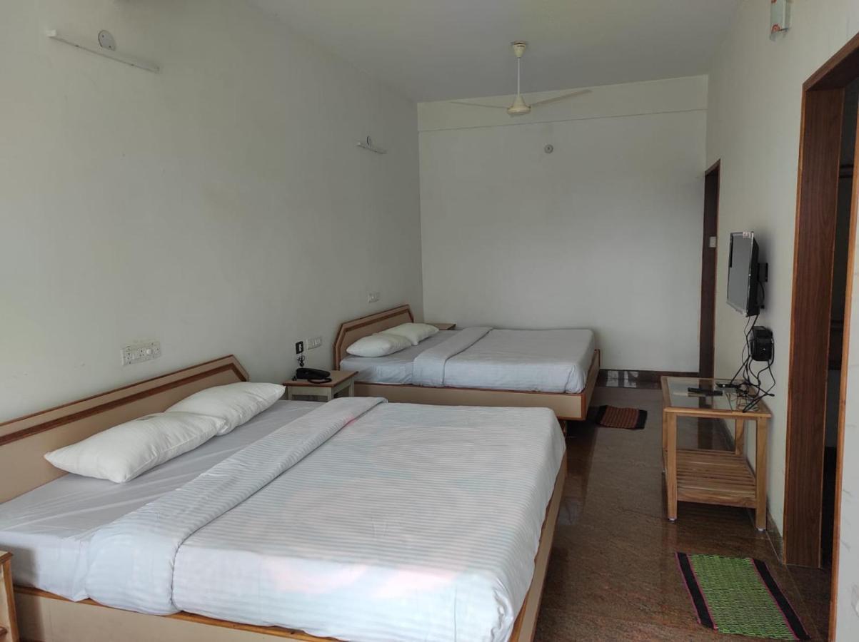 Sabari Residency Hotel วัลปาไร ภายนอก รูปภาพ