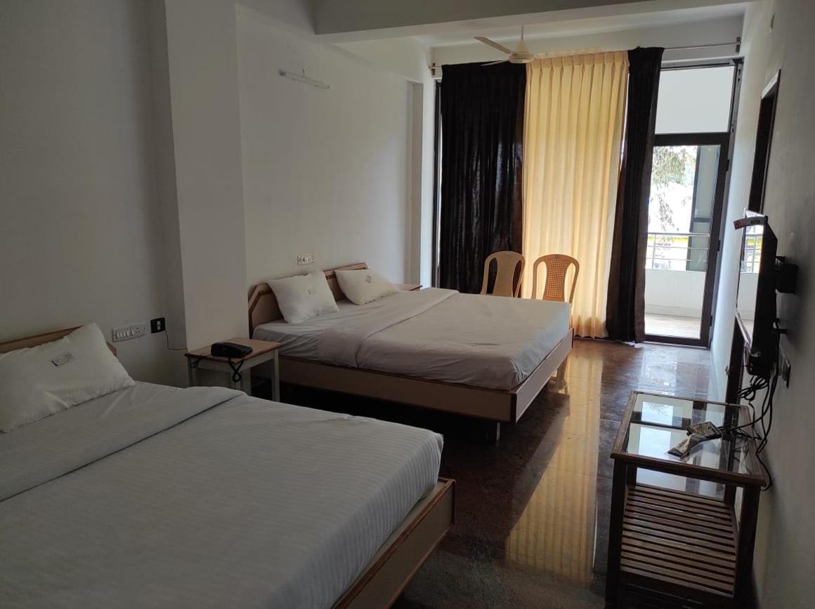 Sabari Residency Hotel วัลปาไร ภายนอก รูปภาพ