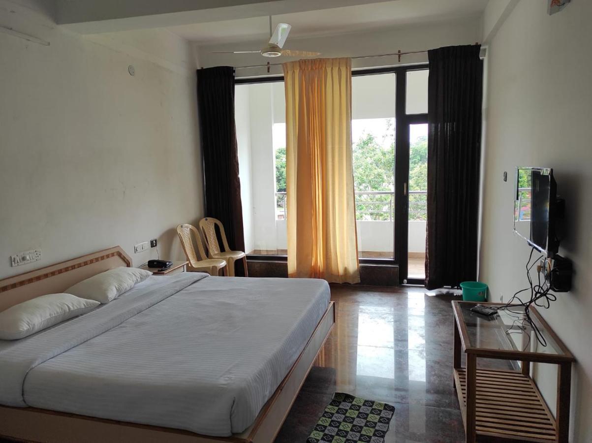 Sabari Residency Hotel วัลปาไร ภายนอก รูปภาพ