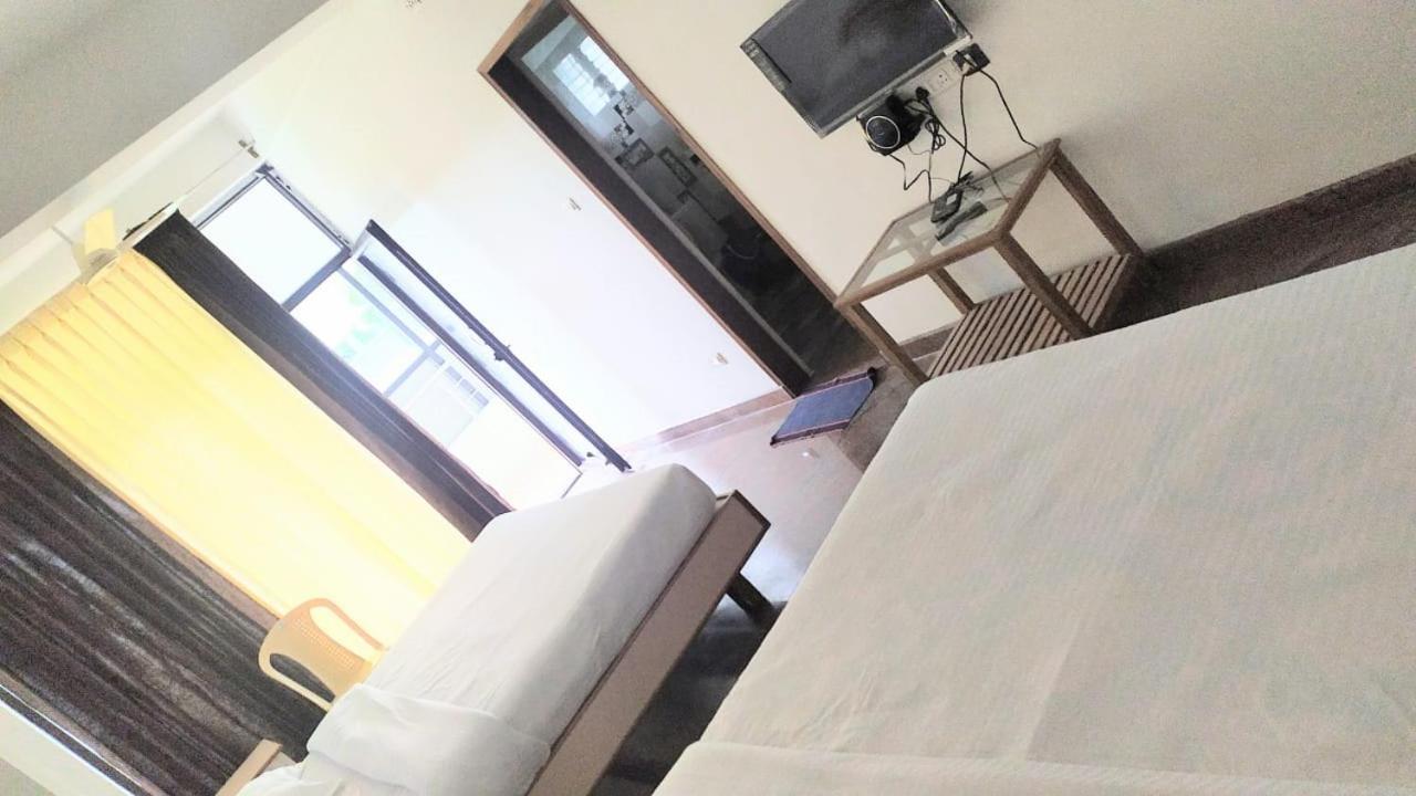 Sabari Residency Hotel วัลปาไร ภายนอก รูปภาพ